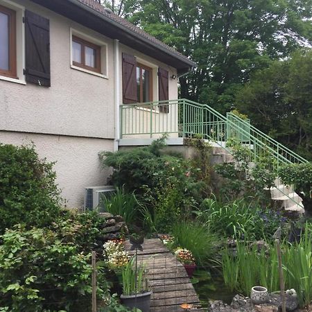 Sous La Tour Bed & Breakfast Agencourt Eksteriør bilde