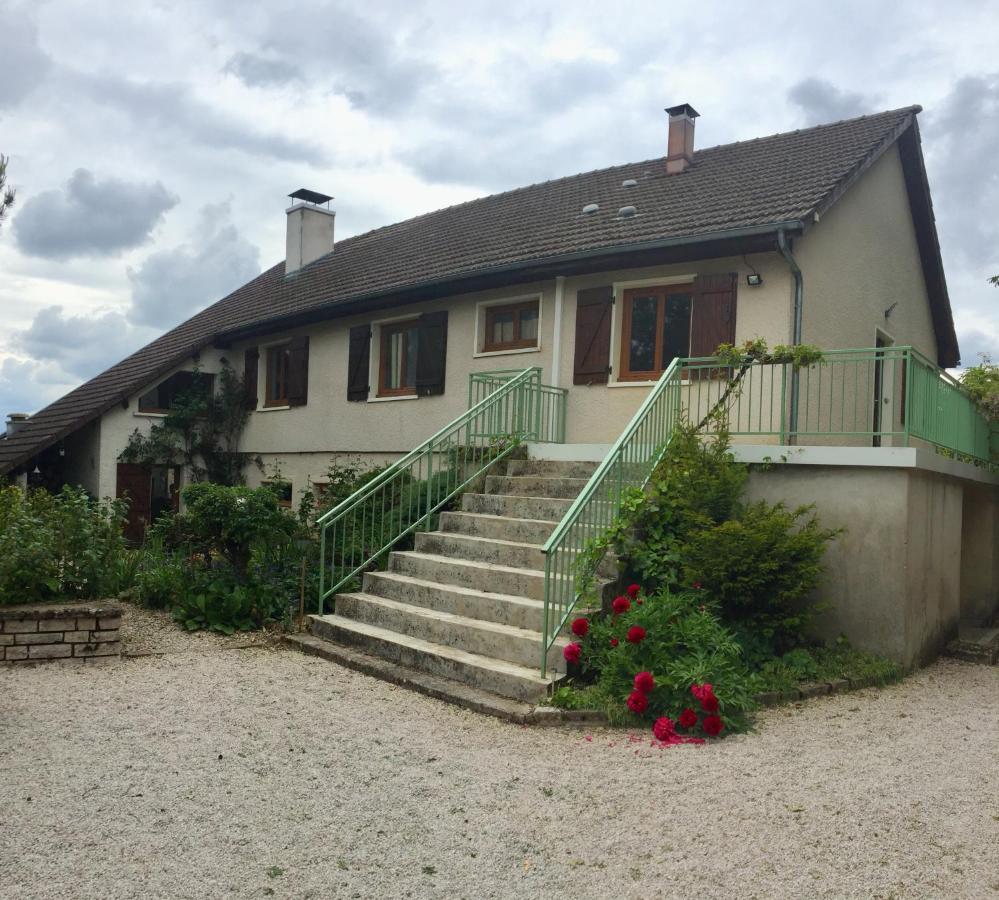 Sous La Tour Bed & Breakfast Agencourt Eksteriør bilde