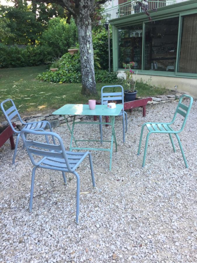 Sous La Tour Bed & Breakfast Agencourt Eksteriør bilde