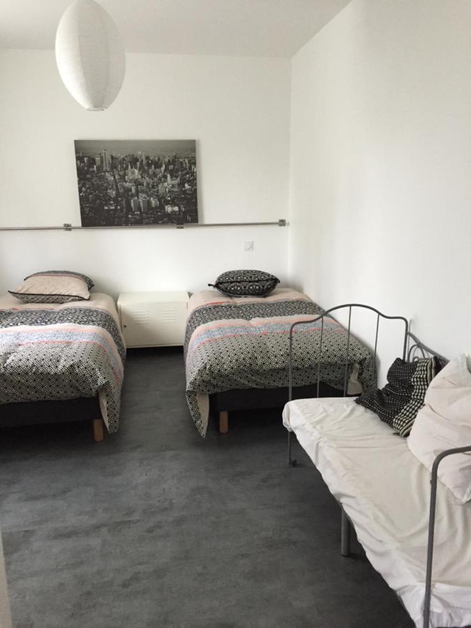 Sous La Tour Bed & Breakfast Agencourt Eksteriør bilde