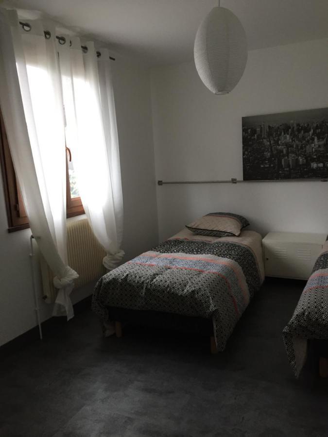 Sous La Tour Bed & Breakfast Agencourt Eksteriør bilde