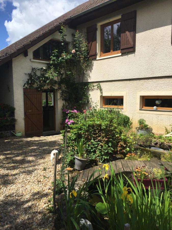 Sous La Tour Bed & Breakfast Agencourt Eksteriør bilde