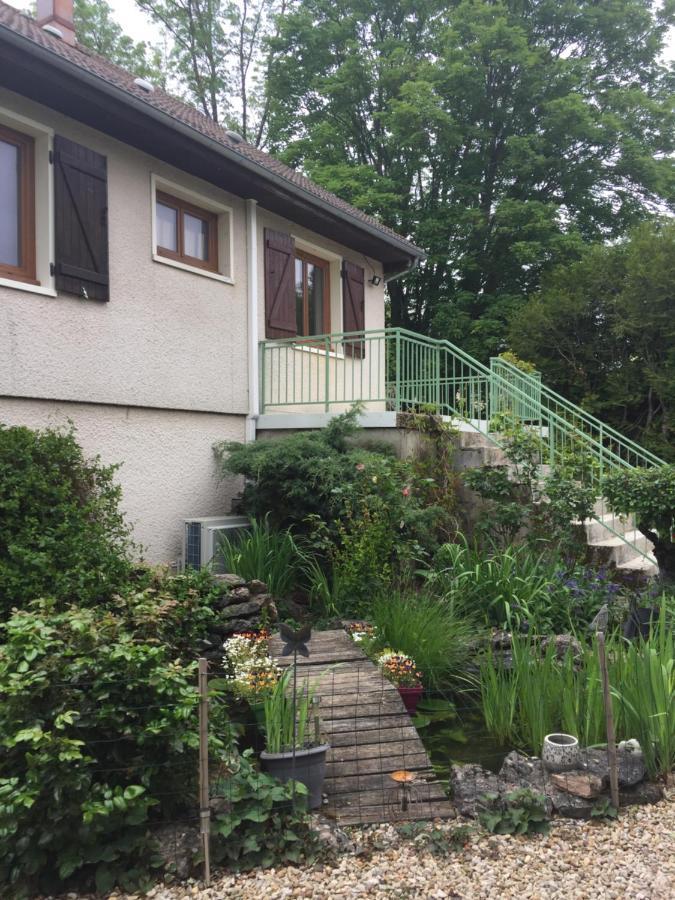 Sous La Tour Bed & Breakfast Agencourt Eksteriør bilde